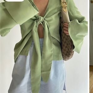 Djerf Avenue Tie Top long sleeve Pistachio